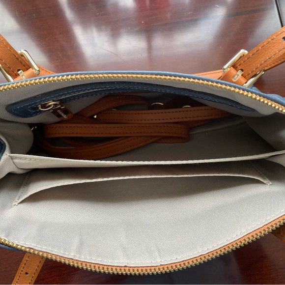 Valentina Italy Genuine Leather Shoulder handbag with cross body strap - Picture 7 of 7